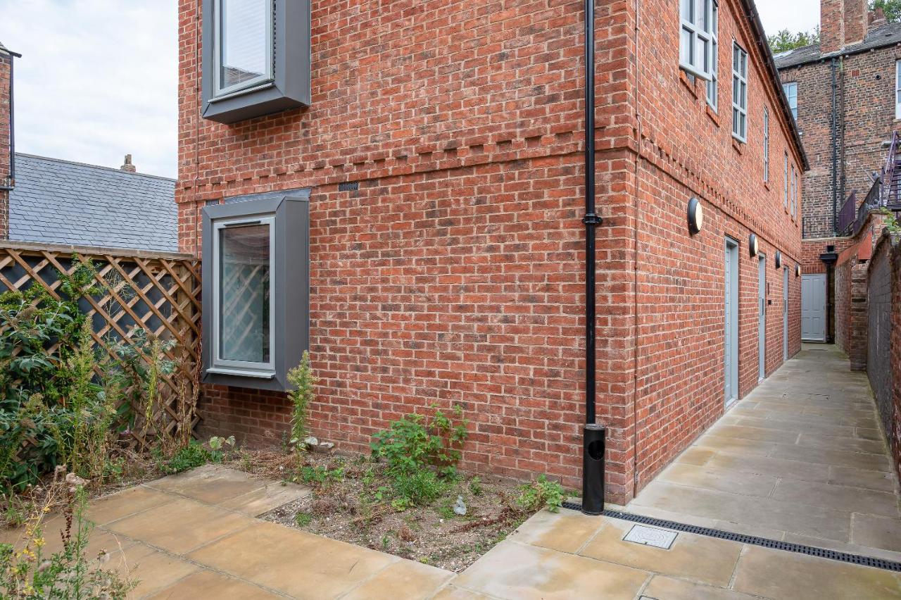 The Falcon Tap Apartment York Exterior foto